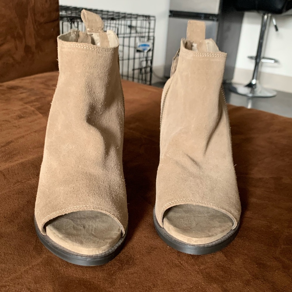 Suede Dolce Vita booties size 8